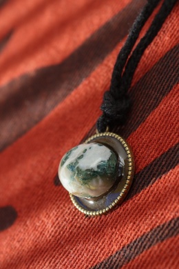 wisiorek z agatem mszystym