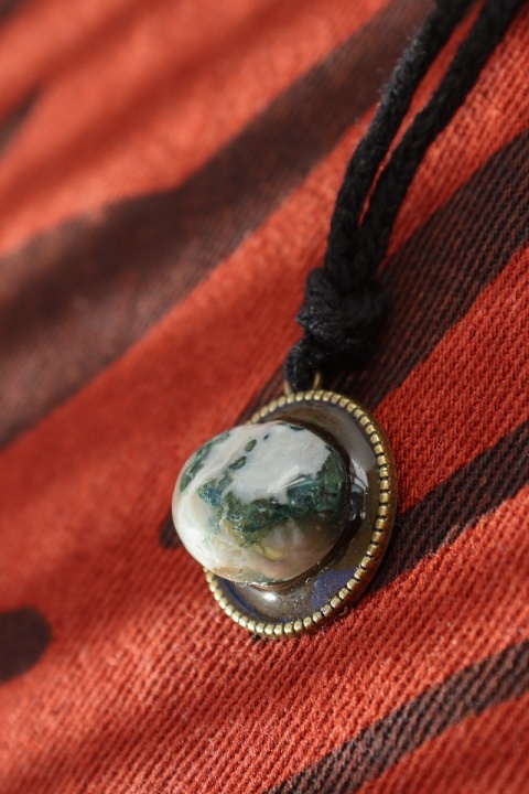 wisiorek z agatem mszystym