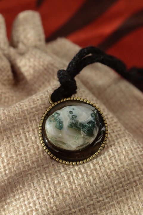 wisiorek z agatem mszystym