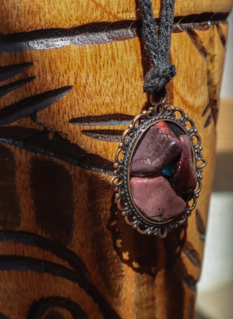 wisiorek z rodonitem i apatytem niebieskim