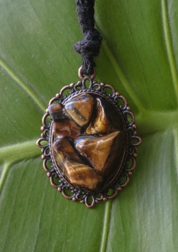 wisiorek z tygrysim okiem